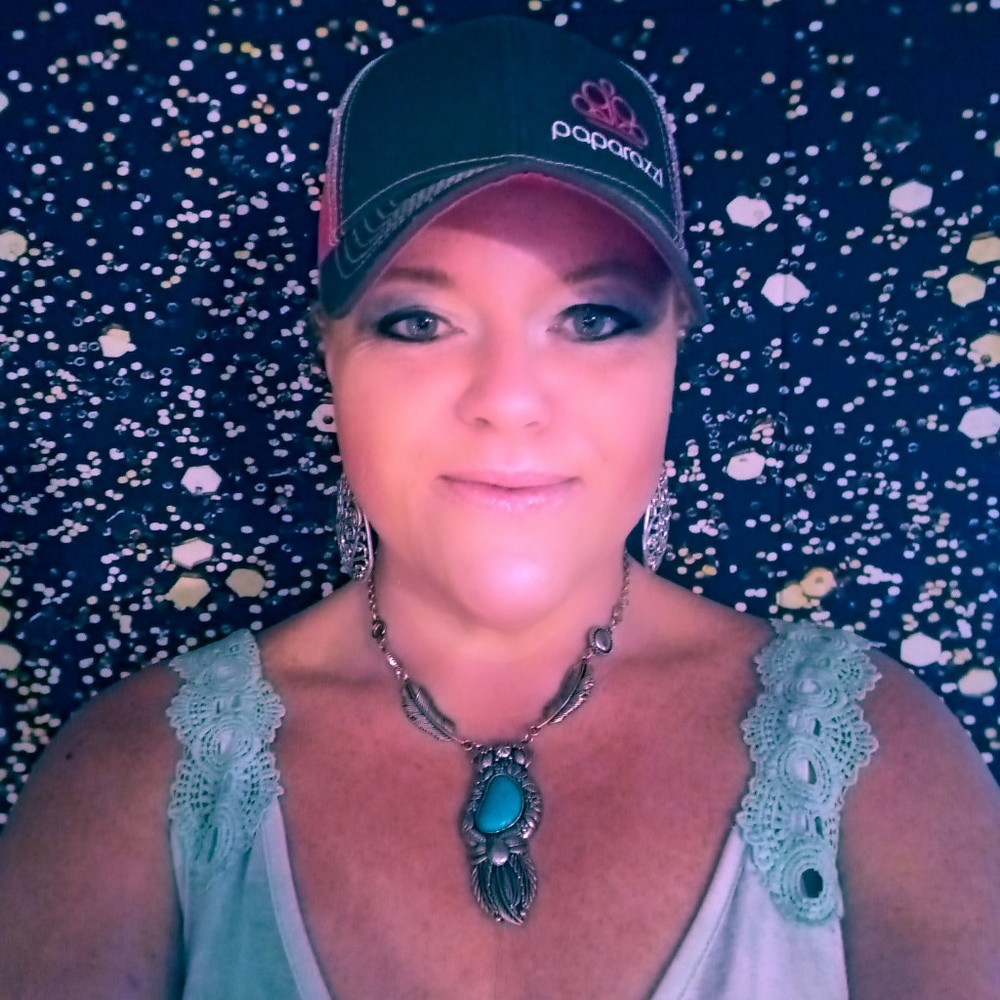 Meet your Posher, Nickie